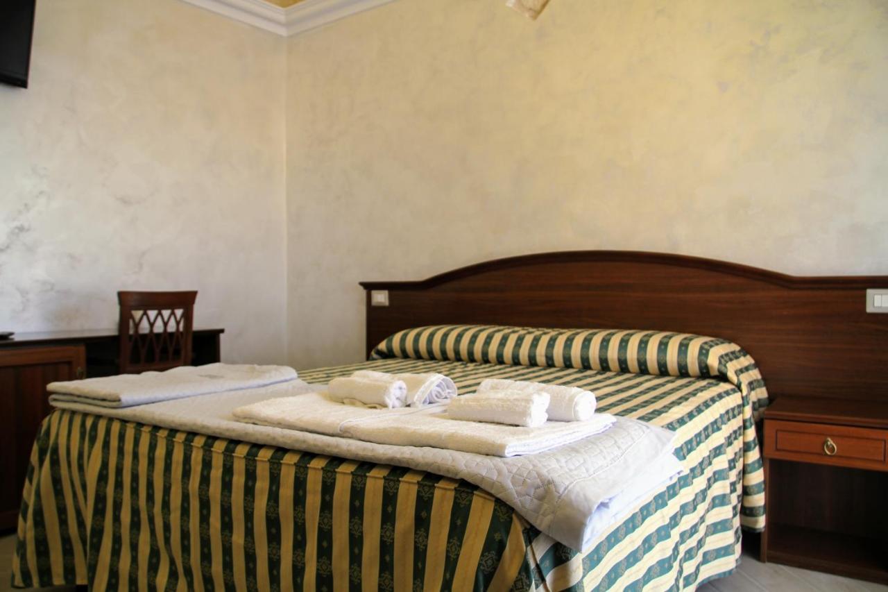Rooms Dimora Arco - Affitti Brevi Italia Monte SantʼAngelo Exterior foto