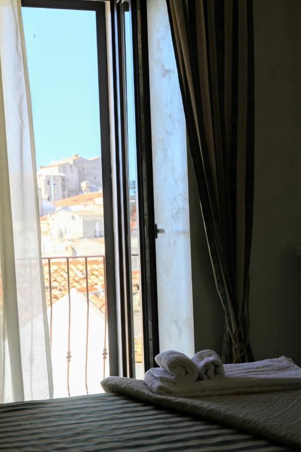 Rooms Dimora Arco - Affitti Brevi Italia Monte SantʼAngelo Exterior foto