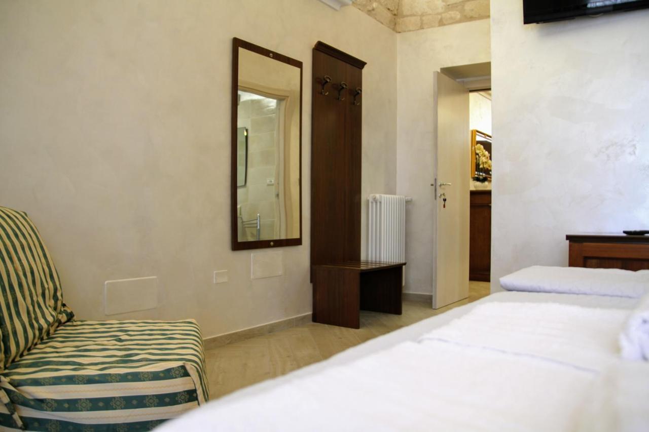 Rooms Dimora Arco - Affitti Brevi Italia Monte SantʼAngelo Exterior foto